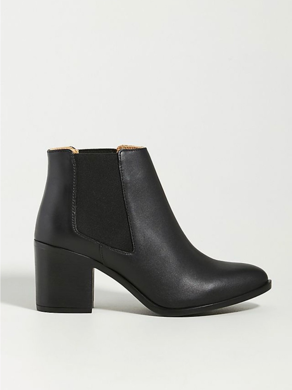 Nisolo Heeled Chelsea Boots in Black